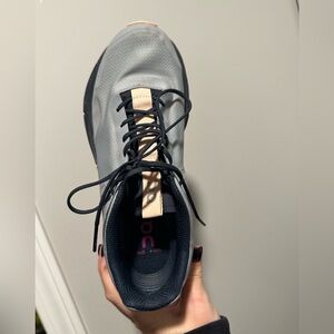 On Cloud women’s sneakers